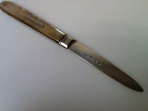 1836 William IV Mother of Pearl Silver bladed folding fruit knife.