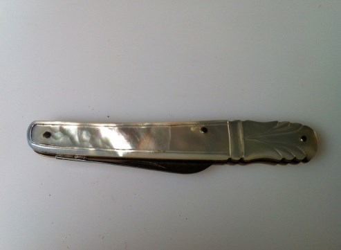 1850 Mother of Pear steel bladed folding knife.