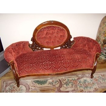 VICTORIAN STYLE DOUBLE ENDED SPRUNG SOFA.