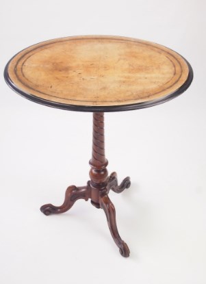 Antique Victorian Walnut Occasional Table / Lamp Table