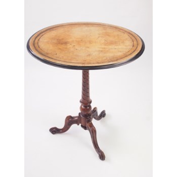 Antique Victorian Walnut Occasional Table / Lamp Table