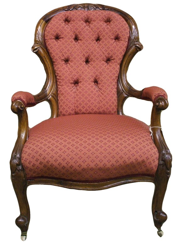 Walnut Queen Anne Spoon Back Armchair