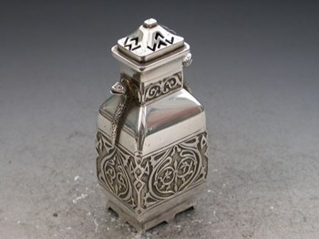Victorian novelty Silver Pepper made in the form of a Chinese vase with snake handles